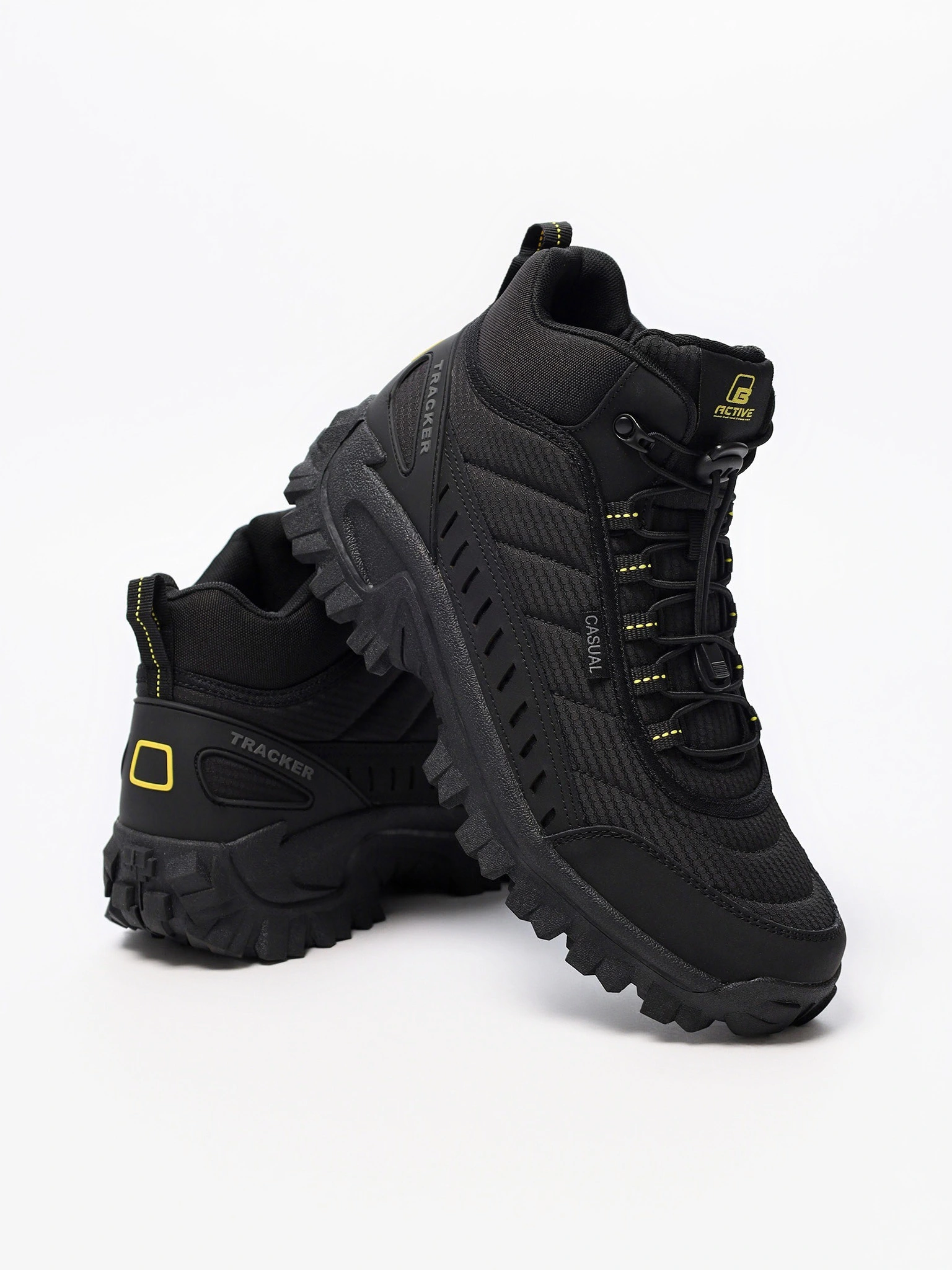 Кроссовки черного цвета текстильные на рельефной подошве